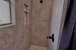 801 Hopkins St, Yoakum, TX 77995 - Photo 5