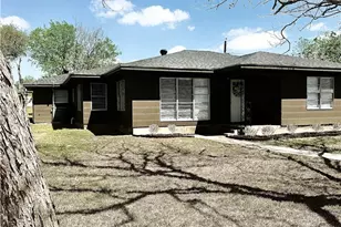 801 Hopkins St, Yoakum, TX 77995 - Photo 35