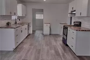 801 Hopkins St, Yoakum, TX 77995 - Photo 15