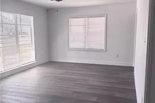 801 Hopkins St, Yoakum, TX 77995 - Photo 25