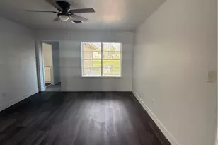 801 Hopkins St, Yoakum, TX 77995 - Photo 3