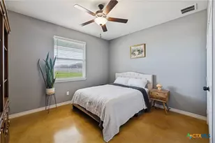 5476 County Rd 427, Stockdale, TX 78160 - Photo 25