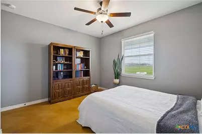 5476 County Road 427, Stockdale, TX 78160 - Photo 25