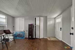 1051 Country Club Dr, Seguin, TX 78155 - Photo 5