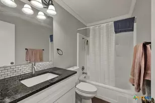 1051 Country Club Dr, Seguin, TX 78155 - Photo 9