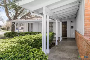 121 Bonham St, Port Lavaca, TX 77979 - Photo 3