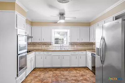 121 Bonham Street, Port Lavaca, TX 77979 - Photo 5