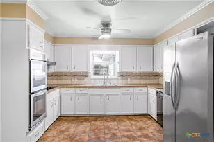 121 Bonham St, Port Lavaca, TX 77979 - Photo 5