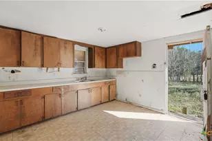 510 Volunteer St, Seguin, TX 78155 - Photo 5