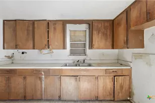 510 Volunteer St, Seguin, TX 78155 - Photo 3