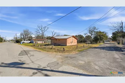 510 Volunteer Street, Seguin, TX 78155 - Photo 5