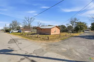 510 Volunteer St, Seguin, TX 78155 - Photo 5