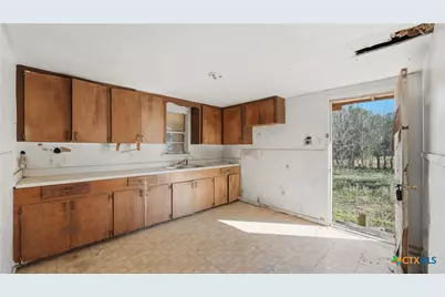 510 Volunteer Street, Seguin, TX 78155 - Photo 3