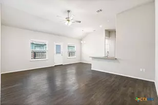 636 Heathers Wy, Seguin, TX 78155 - Photo 5