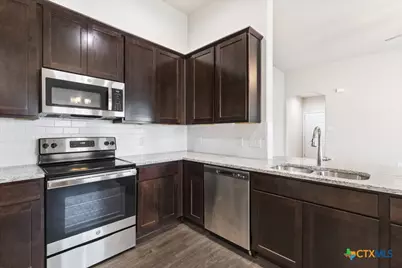 636 Heathers Way, Seguin, TX 78155 - Photo 11