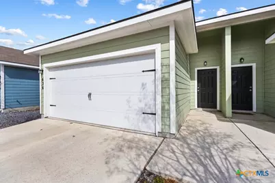 636 Heathers Way, Seguin, TX 78155 - Photo 3