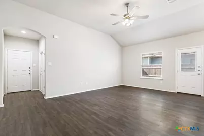 636 Heathers Way, Seguin, TX 78155 - Photo 7