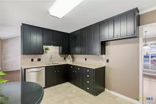 912 Taos Dr, Victoria, TX 77904 - Photo 13