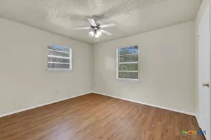 807 Sturgeon St, San Marcos, TX 78666 - Photo 15