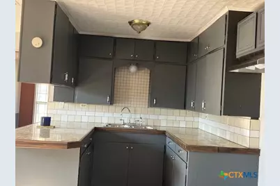 407 Bois D' Arc, Edna, TX 77957 - Photo 9