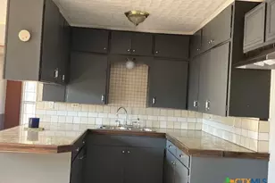 407 Bois D' Arc, Edna, TX 77957 - Photo 9