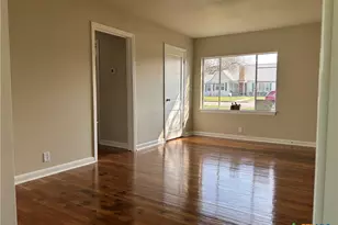 964 E Mountain St, Seguin, TX 78155 - Photo 15