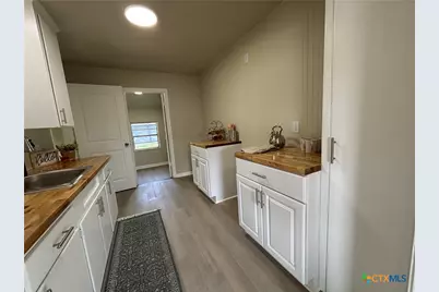 964 E Mountain Street, Seguin, TX 78155 - Photo 5