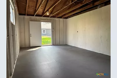 964 E Mountain Street, Seguin, TX 78155 - Photo 45