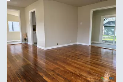 964 E Mountain Street, Seguin, TX 78155 - Photo 11