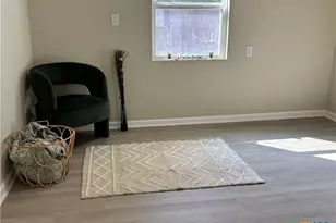 964 E Mountain St, Seguin, TX 78155 - Photo 21