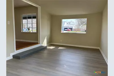 964 E Mountain Street, Seguin, TX 78155 - Photo 33