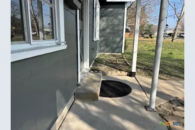 964 E Mountain Street, Seguin, TX 78155 - Photo 3