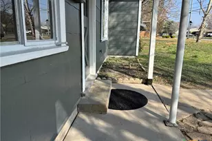 964 E Mountain St, Seguin, TX 78155 - Photo 3