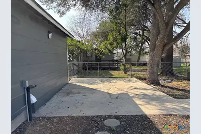 964 E Mountain Street, Seguin, TX 78155 - Photo 39