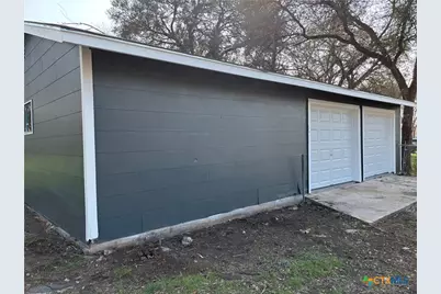 964 E Mountain Street, Seguin, TX 78155 - Photo 43