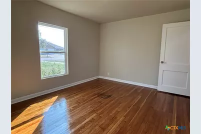 964 E Mountain Street, Seguin, TX 78155 - Photo 27