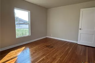 964 E Mountain St, Seguin, TX 78155 - Photo 27