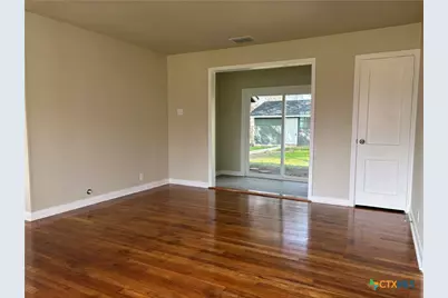 964 E Mountain Street, Seguin, TX 78155 - Photo 13