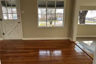 964 E Mountain St, Seguin, TX 78155 - Photo 17