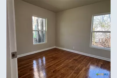 964 E Mountain Street, Seguin, TX 78155 - Photo 25