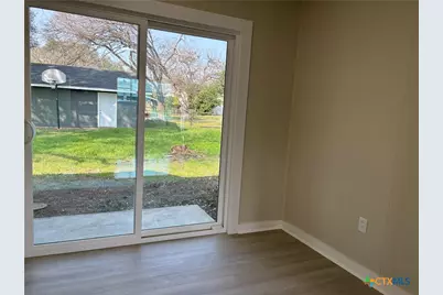 964 E Mountain Street, Seguin, TX 78155 - Photo 37