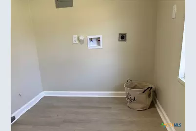 964 E Mountain Street, Seguin, TX 78155 - Photo 9