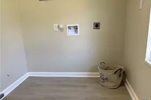 964 E Mountain St, Seguin, TX 78155 - Photo 9