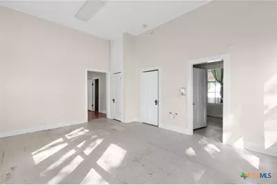 107 W 5th Street, Lampasas, TX 76550 - Photo 15