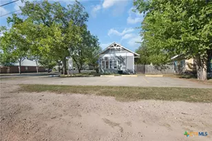 107 W 5th St, Lampasas, TX 76550 - Photo 5
