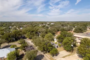 107 W 5th St, Lampasas, TX 76550 - Photo 29