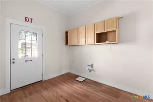 107 W 5th St, Lampasas, TX 76550 - Photo 25