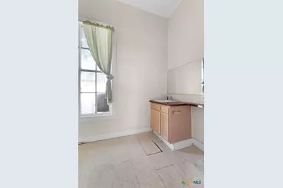 107 W 5th Street, Lampasas, TX 76550 - Photo 27