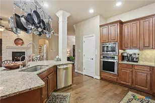 208 Lowman Ln, New Braunfels, TX 78132 - Photo 15