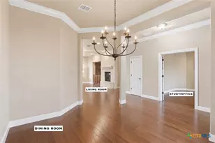 208 Lowman Ln, New Braunfels, TX 78132 - Photo 9
